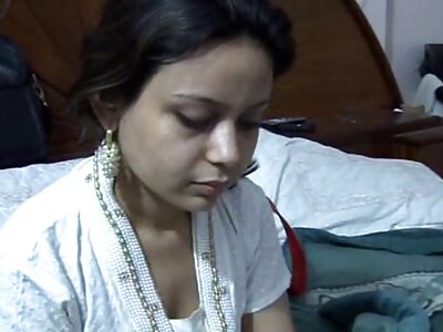 Şişman bir porno olgun indir aletten önce diz çökmüş esmer gelin